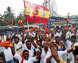 தூங்கிக் கொண்டிருப்பது யார்? திமுகவுக்கு தவெக விளக்கம்