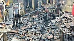 பேராவூரணியில் தீ விபத்து: 4 கடைகள் எரிந்து நாசம்