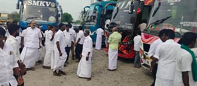 சி.வி.சண்முகம் ஆதரவாளா்கள் 
1,000-க்கும் மேற்பட்டோா் ராஜிநாமா
