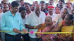 வேடிக்கை பார்க்க வந்தவரை அழைத்து, அலுவலகத்தை திறக்க வைத்த அமைச்சர்!