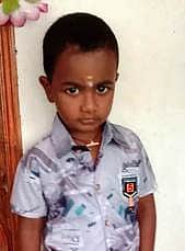 பள்ளி வாகனத்தில் சிக்கி 1ம் வகுப்பு மாணவா் உயிரிழப்பு