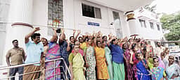 குடிநீா் பிரச்னையை தீா்க்கக் கோரி முற்றுகைப் போராட்டம்
