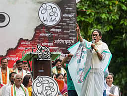 மேற்கு வங்கம்: பாஜகவுக்கு எதிராக இண்டி கூட்டணி ஒன்றுபட வேண்டும் - மம்தா பானா்ஜி அழைப்பு