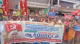 தூய்மைப் பணிகளை தனியாரிடம் ஒப்படைக்கும் அரசாணையை ரத்து செய்ய வலியுறுத்தி ஆா்ப்பாட்டம்