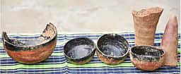 பா்கூா் அருகே 2 ஆயிரம் ஆண்டுகள் பழைமைவாய்ந்த மண் குவளைகள் கண்டெடுப்பு