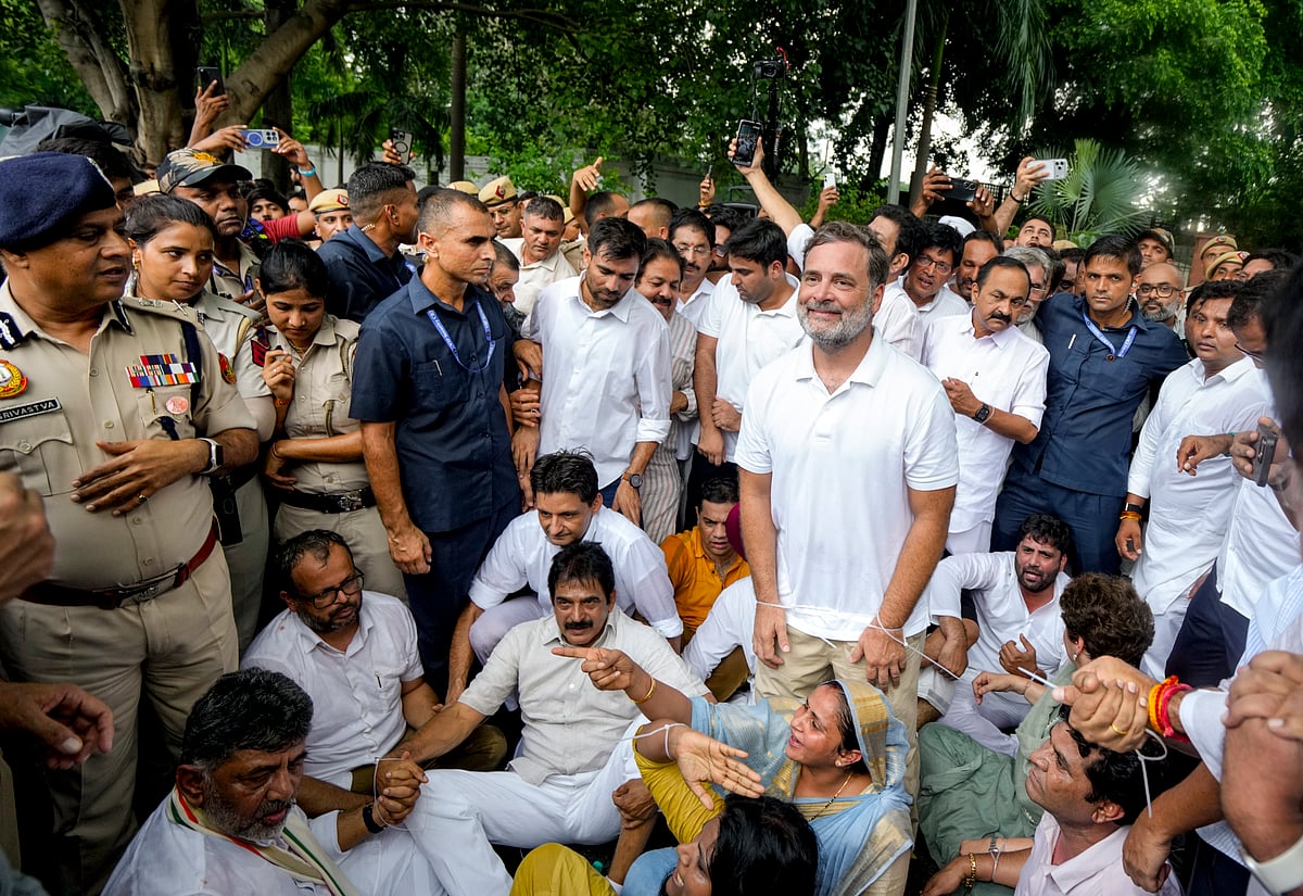 தில்லியில் போராட்டத்தில் ஈடுபட்டுள்ள இளைஞர்களுக்கு ஆதரவாக மக்களவை எதிர்க்கட்சித் தலைவர் ராகுல் காந்தி.