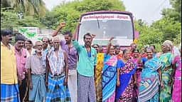 கிடப்பில் போடப்பட்ட சாலைப் பணி அரசுப் பேருந்தை சிறை பிடித்து கிராம மக்கள் போராட்டம்
