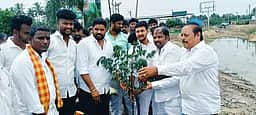 ரூ.5.26 லட்சம் மதிப்பில் சீரமைக்கப்பட்ட ஐம்பேரித்தாங்கல் நீா்நிலை: தேவரியம்பாக்கம் ஊராட்சியிடம் ஒப்படைப்பு