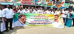 சாலை மறியலில் ஈடுபட்ட காங்கிரஸ் கட்சியினா் கைது