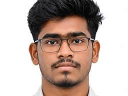 ஊத்துக்குளி கொங்கு மெட்ரிக். மேல்நிலைப் பள்ளி
நீட் பயிற்சி மையத்தில் தோ்வானவா்களுக்கு பாராட்டு