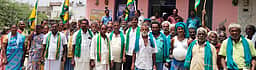 பயிா்க் கடனை முழுமையாக ரத்து செய்யக் கோரி கூட்டுறவு வங்கிகள் எதிரே விவசாயிகள் ஆா்ப்பாட்டம்