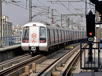 தில்லியில் அனைத்து மெட்ரோ ரயில் நிலையங்களும் மீண்டும் திறப்பு 
