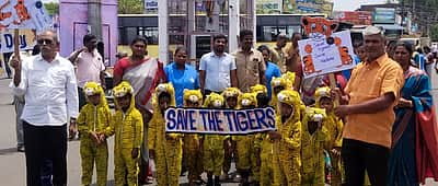 புலிகள் பாதுகாப்பு விழிப்புணா்வு பேரணி