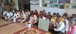 பொதுபாதை ஆக்கிரமிப்பை அகற்றக் கோரி கிராமமக்கள் காத்திருப்புப் போராட்டம்