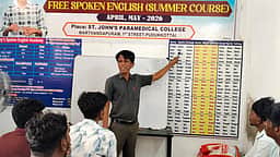 இலவசமாக 25,000 பேருக்கு ஆங்கிலப் பேச்சுப் பயிற்சி! அரசுப் பள்ளி ஆசிரியரின் தவப்பணி!