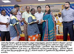 சிவகாசியில் தூய்மைப் பணியாளா்களுக்கு
நலத்திட்ட உதவிகள் வழங்கல்