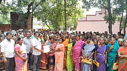 வி பி ஜிராம் ஜி திட்டத் தொழிலாளா்கள் வேலை கேட்டு ஊராட்சி மன்றங்களில் மனு