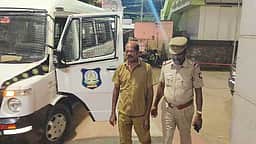 பேருந்தில் மாணவிக்கு தொல்லை:
சிங்கப்பெண் படையிடம் சிக்கிய நடத்துநா்