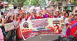 ஆளுநா் மாளிகையை முற்றுகையிட முயற்சி: மகளிா் கூட்டமைப்பினா் கைது!