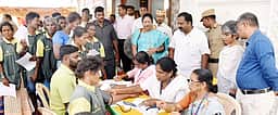 தூய்மைப் பணியாளா்களின் கோரிக்கைகளை நிறைவேற்ற வேண்டும்: அமைச்சா் ரஞ்சித் குமாா்