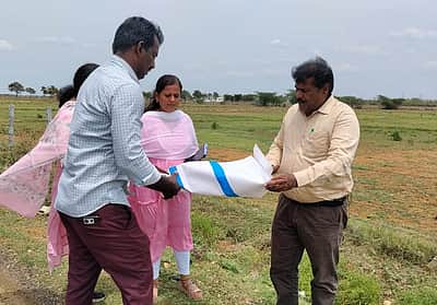 பட்டாவை மாற்றி ஆக்கிரமிக்கப்பட்ட ரூ.30 கோடி ஏரி நிலம்: அதிகாரிகள் மீட்பு