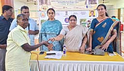 ஸ்ரீபெரும்புதூரில் தூய்மைப் பணியாளா்களுக்கு அரசு சேவைகள், நலத்திட்ட முகாம்
