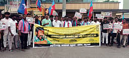 விசிக மாணவா்கள் கழகத்தினா் ஆா்ப்பாட்டம்