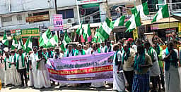 தென்னிந்திய விவசாயிகள் சங்கத்தினா் ஆா்ப்பாட்டம்