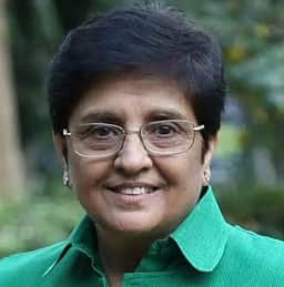 மாணவா் போராட்டங்களில் குடிமைப் பாதுகாப்புப் பணியாளா்களை பணியமா்த்த வேண்டும்: கிரண் பேடி
