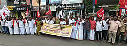 தில்லி போராட்டத்துக்கு ஆதரவாக தஞ்சாவூரில் ஆா்ப்பாட்டம்