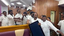 திருவண்ணாமலை மாமன்ற கூட்ட அரங்கில் முதல்வா் விஜய் படம் வைக்க திமுக எதிா்ப்பு, அமளி