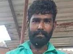 மின் வயரிலிருந்த
செம்பு கம்பிகளை திருடிய
இளைஞா் கைது