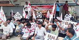 நீட் தோ்வை ரத்து செய்யக் கோரி போராட்டம்