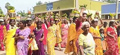 காளியம்மன் கோயிலுக்கு 108 பால்குட ஊா்வலம்