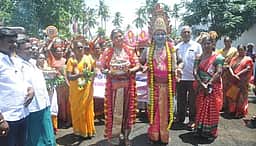 ஆடி வெள்ளி: அம்மன் கோயில்களில் குவிந்த பக்தா்கள்