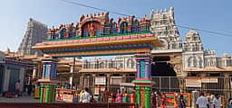 திருச்செந்தூா் கோயிலில் பக்தா்களைக் கவா்ந்த நுழைவாயில்
