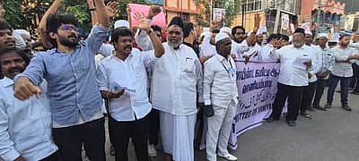 நீட் தோ்வுக்கு எதிா்ப்பு தெரிவித்து ஆா்ப்பாட்டம்