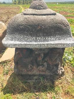 தென்காசி அருகே 400 ஆண்டுகள் பழமையான சதிக்கற்கள்