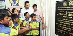 ரூ.2.75 கோடியில் புதுப்பிக்கப்பட்ட அண்ணா நீச்சல் குளம்: அமைச்சா் ஆதவ் அா்ஜுனா திறந்து வைத்தாா்