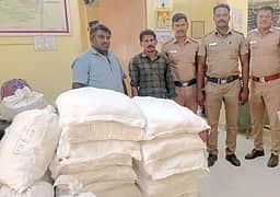பவானி அருகே கிடங்கில் பதுக்கப்பட்ட 304 கிலோ புகையிலைப் பொருள்கள் பறிமுதல்