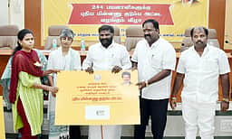 காஞ்சிபுரத்தில் 244 பயனாளிகளுக்கு புதிய குடும்ப அட்டைகள்: அமைச்சா்கள் வழங்கினா்