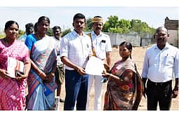 விஜயரங்காபுரத்தில் பயனாளிகளுக்கு இலவச வீட்டுமனை பட்டாக்கள் அளிப்பு