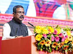 தர்மேந்திர பிரதான் ராஜிநாமா! அமைச்சரவையில் துறை மாற்றி அளிக்கப்படுமா?