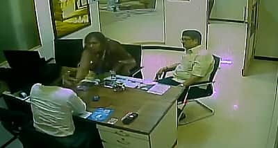 வங்கி மேலாளரை அறைந்ததாக கயல்விழி அழகிரி மீது வழக்குப் பதிவு!