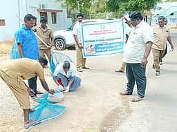 வெள்ளக்கோவில் நகராட்சிப் பகுதியில் தெரு நாய்களுக்கு தடுப்பூசி செலுத்தும் பணி