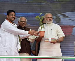 அமைச்சர் தர்மேந்திர பிரதான் ராஜிநாமா! மோடி அரசின் வரலாற்றில் முதல்முறை!