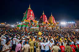 புரி ரத யாத்திரை விழா: ஜெகந்நாதருக்கு தங்க - வைர 
ஆபரணங்கள் அணிவிப்பு