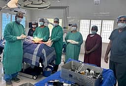செய்யாறு அரசு மருத்துவமனையில் இருவருக்கு மூட்டு மாற்று அறுவை சிகிச்சை