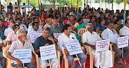 சின்னவேடம்பட்டி ஏரிக்கரையில் கழிவு நீா் சுத்திகரிப்பு நிலையம்:
பொதுமக்கள் உண்ணாவிரதப் போராட்டம்