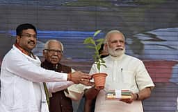 அமைச்சர் தர்மேந்திர பிரதான் ராஜிநாமா! மோடி அரசின் வரலாற்றில் முதல்முறை!